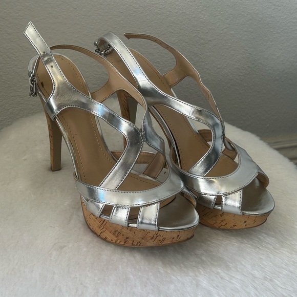 NEW Silver Guess platform heels in its box!! - Picture 2 of 4